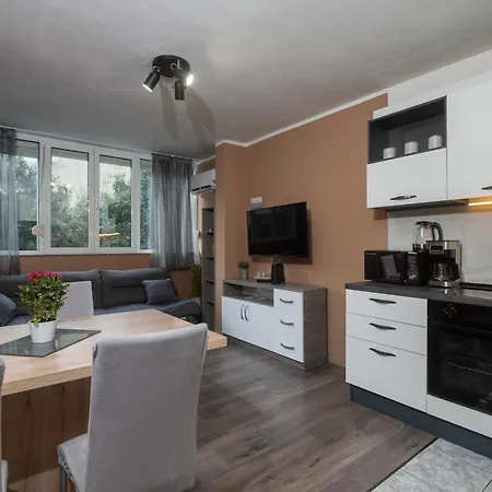 Arancin- Great Location *