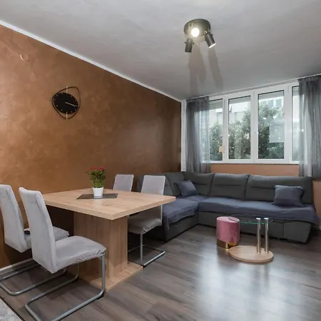 Arancin- Great Location Апартаменти *
